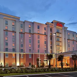 Hampton & Airport At Gateway Village Hotel